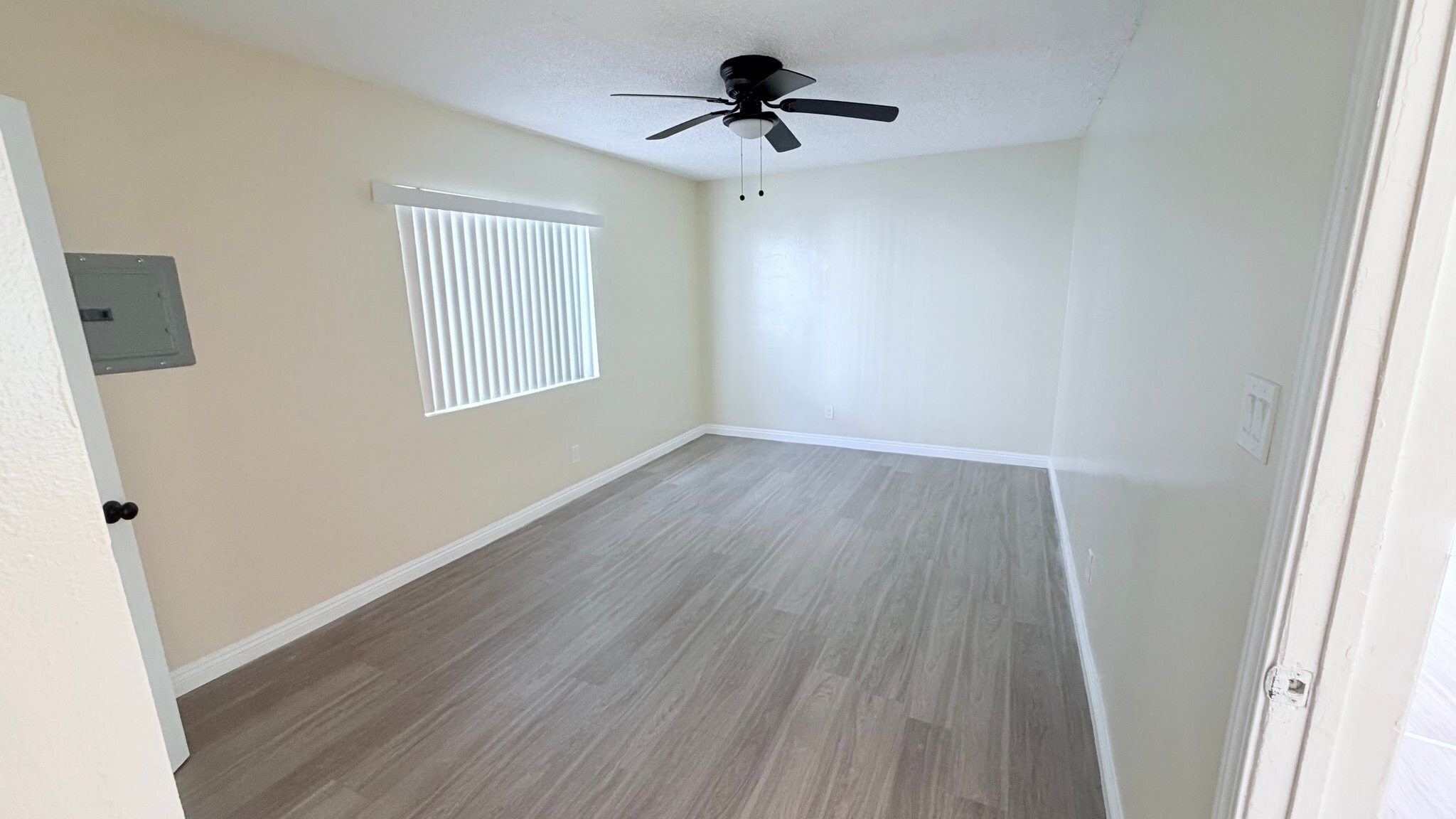 Building Photo - 810 W Duarte Rd