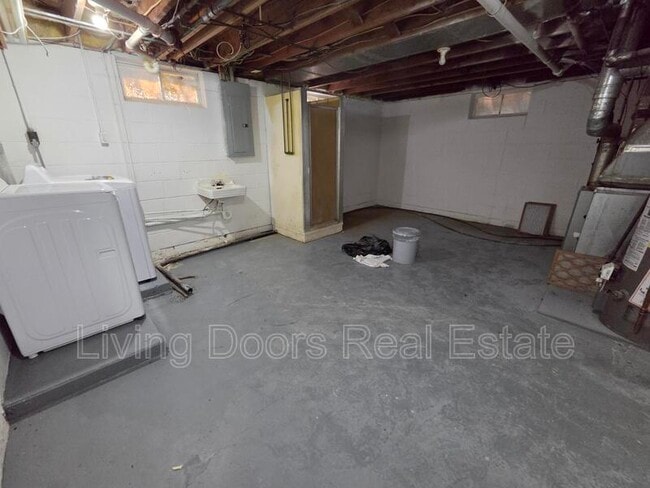 Building Photo - 1249 Dakota St