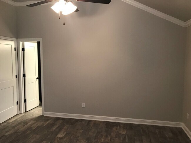 Building Photo - Charming 2 Bed / 2 Bath Duplex in Trimmier...