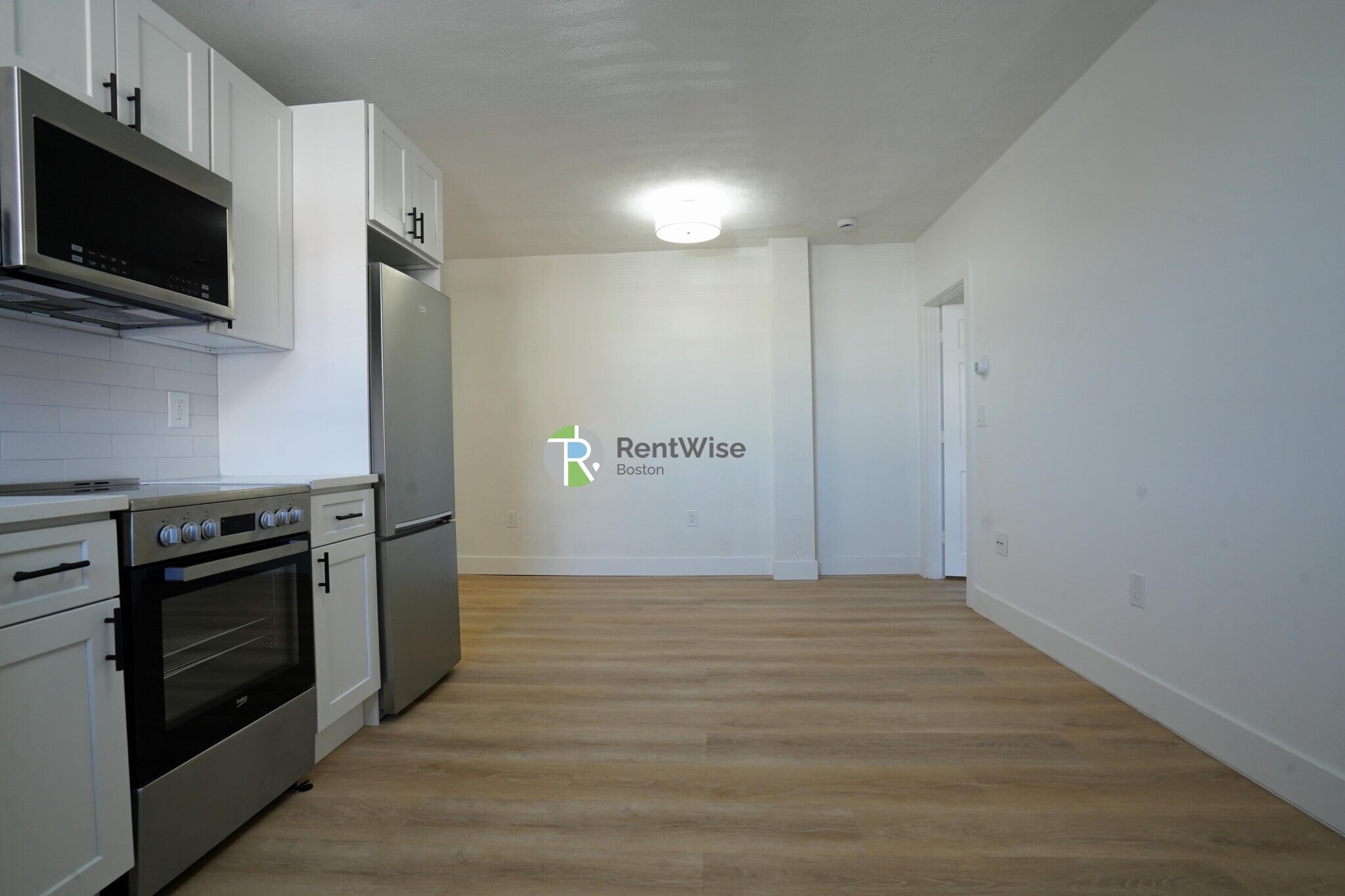 Building Photo - 740 E 7th St