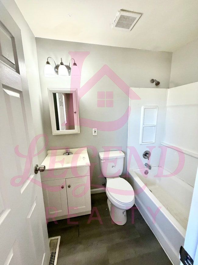 Building Photo - Spacious 4-Bedroom Home with Private Primary Suite & Hardwood Floors!