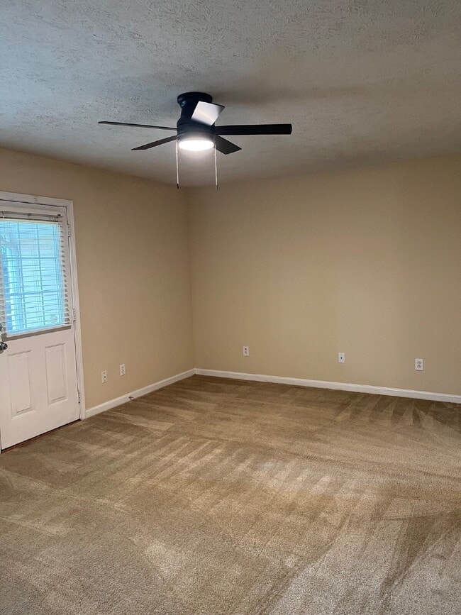 Building Photo - "Charming 2-Bedroom Townhouse with 2.5 Baths in Murfreesboro – Spacious 1,290 Sq Ft Living!"