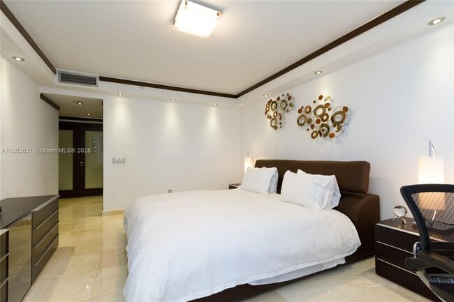 Building Photo - 4775 Collins Ave
