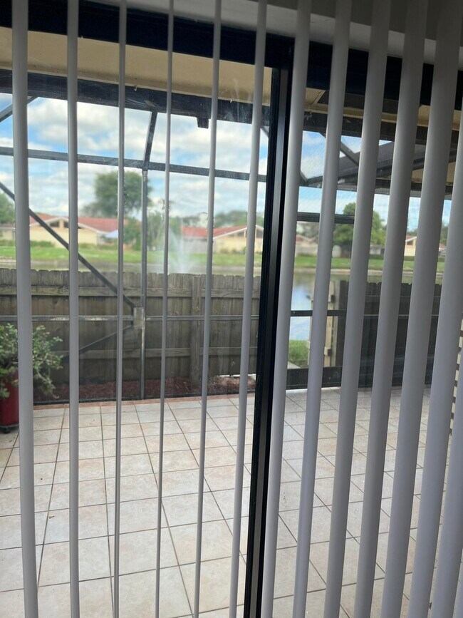 Building Photo - 4423 Woodstock Dr