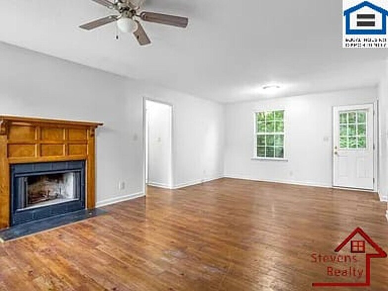 Building Photo - 1907 Roan Dr