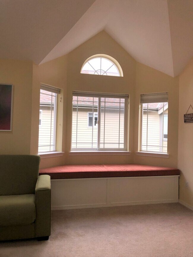 Building Photo - 3Bd/3Ba Seattle Townhouse