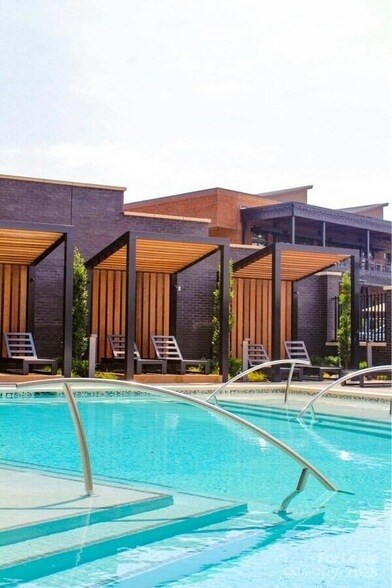 Building Photo - 14020 Stream Wy