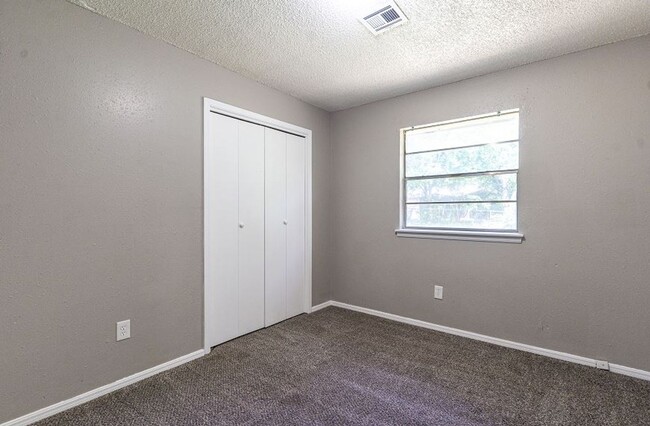 Building Photo - Rent to Own in Midwest City!