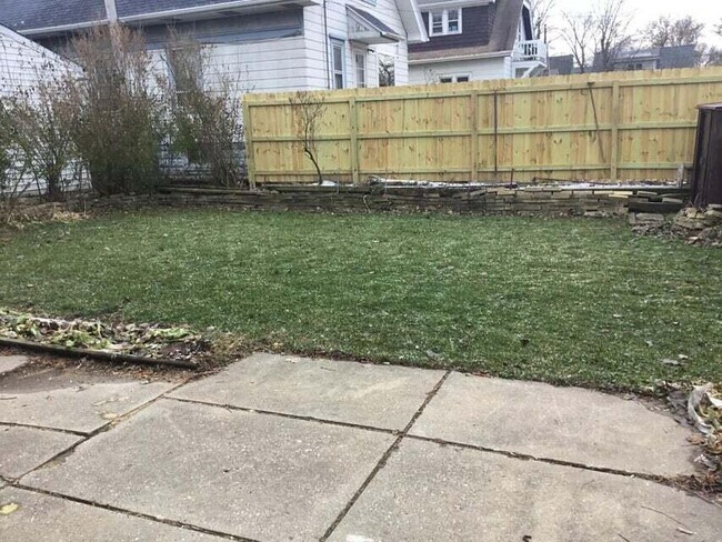 Building Photo - 6111 W St Paul Ave