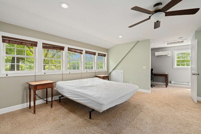 Building Photo - Charming 2 Bed / 3 Bath Home for Rent in Clyde, NC!