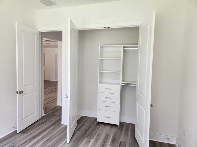 Building Photo - 9279 Rosebud Cir