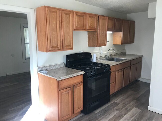 Building Photo - 4 Bedroom Single Family Home in Fairhaven