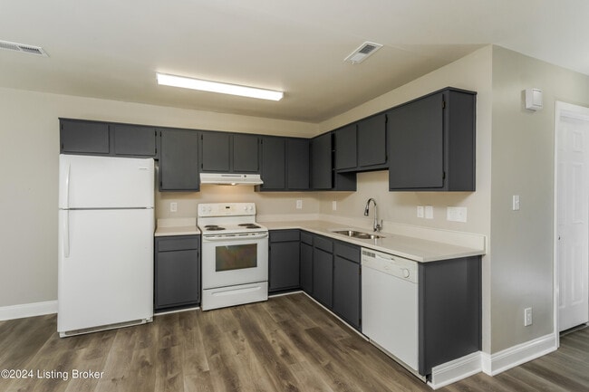 Building Photo - 2528 Cedar St