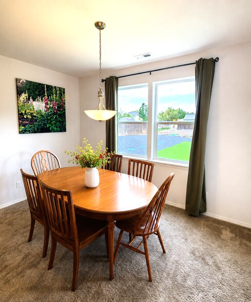 Dining Room - 8295 Diamond Point Cir NE