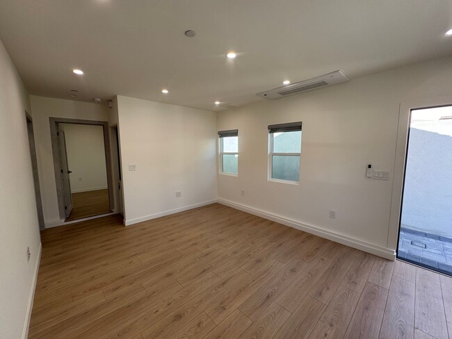 Building Photo - Newly Built Attached ADU in Prime Glenoaks...