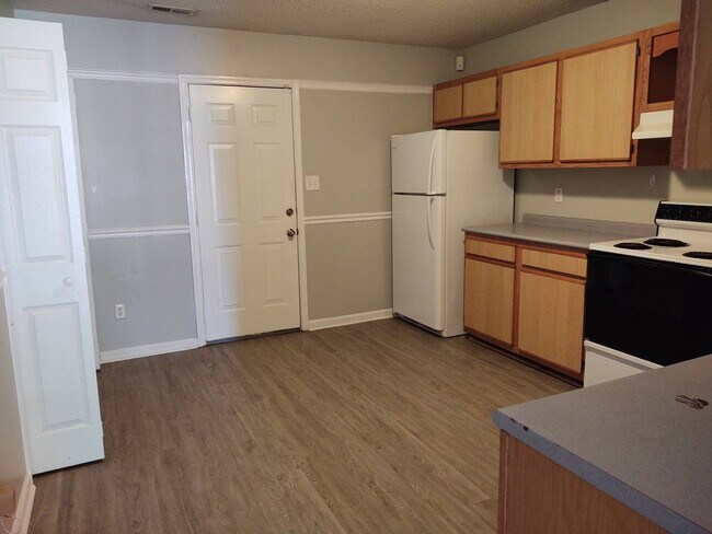 Building Photo - 1110 Pueblo Dr