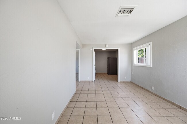 Building Photo - 5206 W Ocotillo Rd