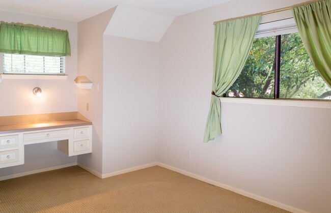 Building Photo - 1704 Crystal Hills Dr