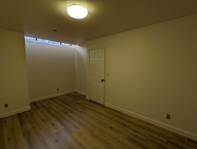 Building Photo - 970 La Mesa Terrace