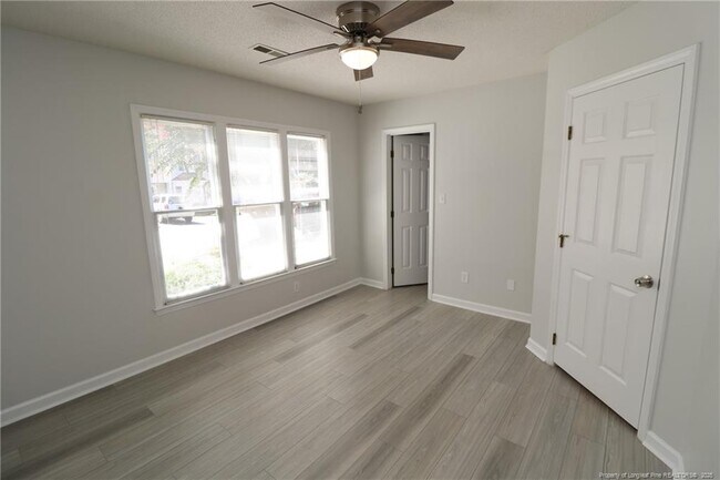 Building Photo - 310 Riverwalk Cir