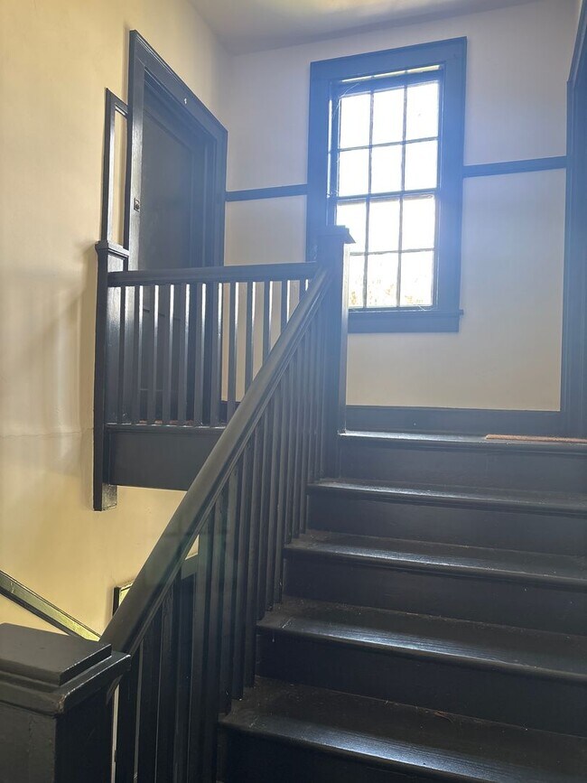 Building Photo - 1813 S Hull St