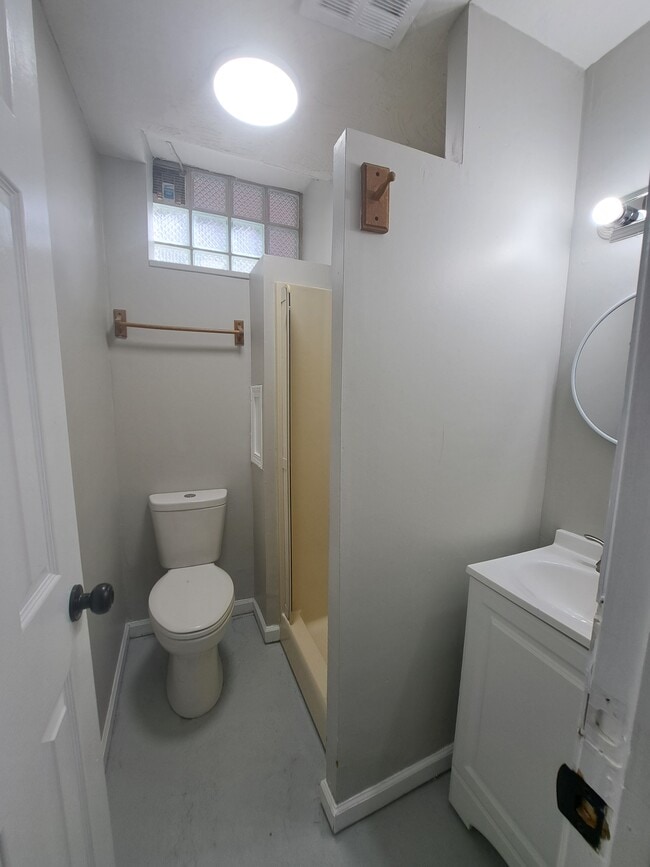 Building Photo - 326 Church Ave