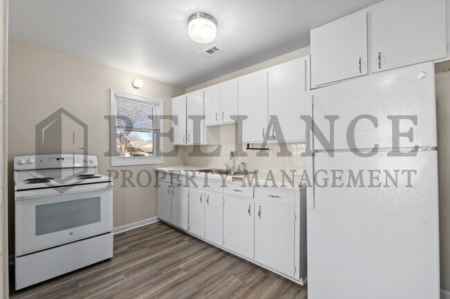 Building Photo - 224 Grover Ave