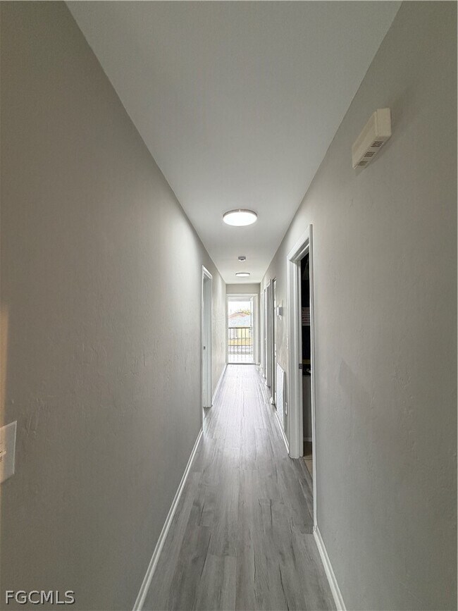 Building Photo - 1248 SE 7th St