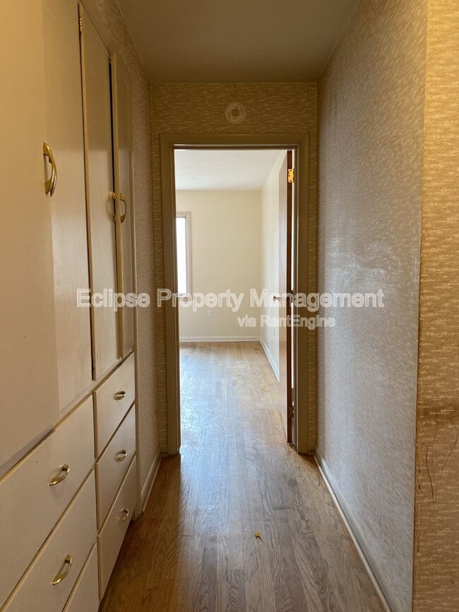 Building Photo - 102 Poncha Ave