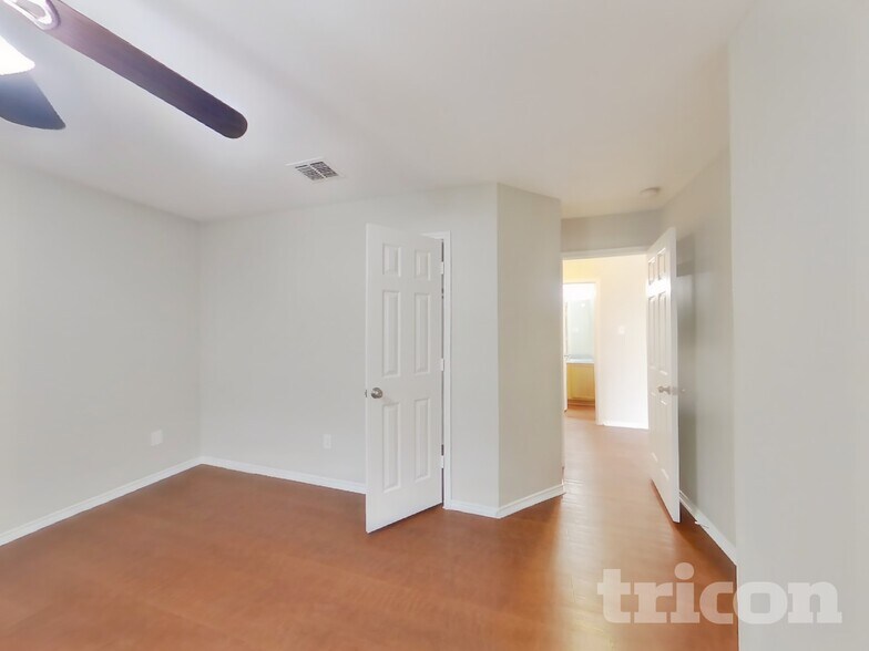 Building Photo - 2057 Wildwood Dr