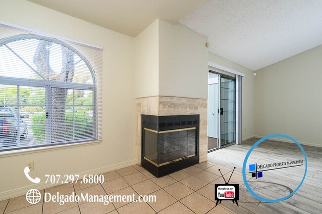 Building Photo - Newly renovated 3 bedroom, 2 bath condo