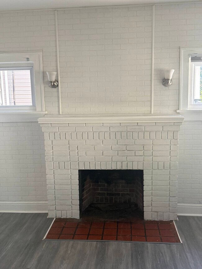 Building Photo - 3006 South Dakota Ave NE