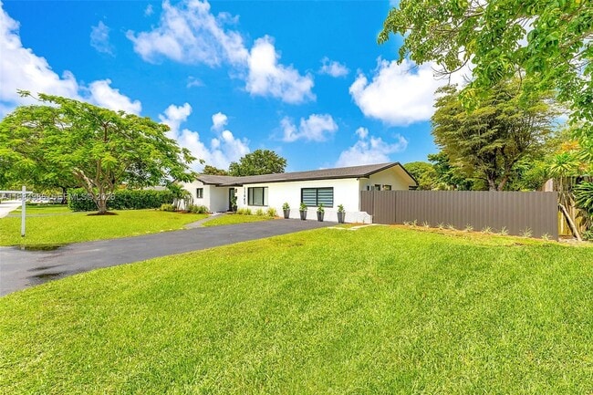 Building Photo - 11640 SW 99th Ct