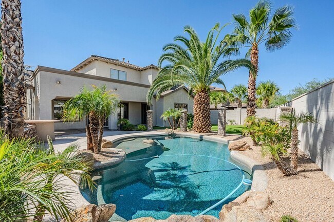 Building Photo - Stunning 4 bed 2.5 bath home with pool, in...