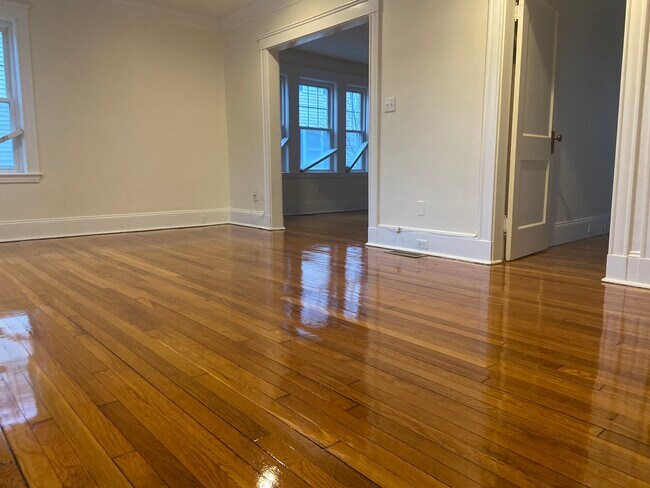 Building Photo - 4 Fairlawn Ave