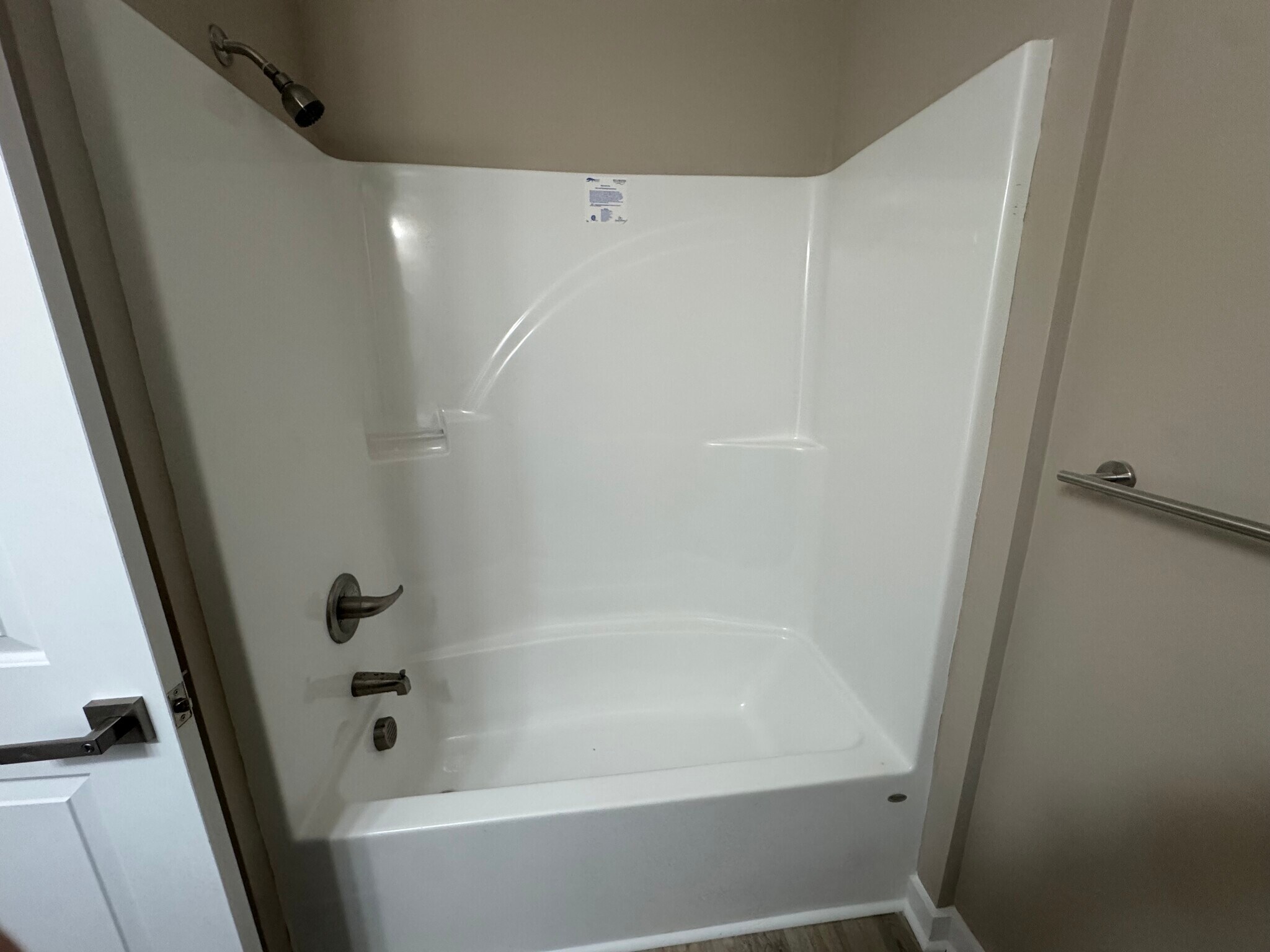 Main bathroom shower - 1321 Camden Rd