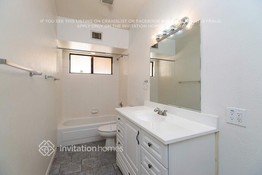 Building Photo - 11134 N 82nd Ln