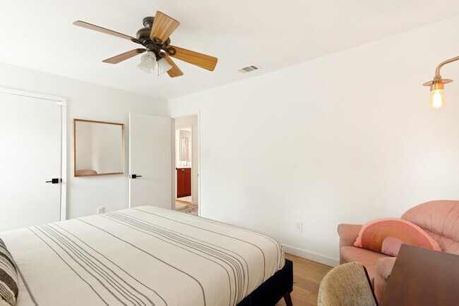 Building Photo - 2906 Westhill Dr