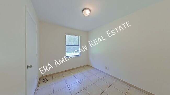 Building Photo - 160 Twin Trees Dr