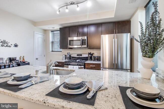 Building Photo - 417 18th St NE