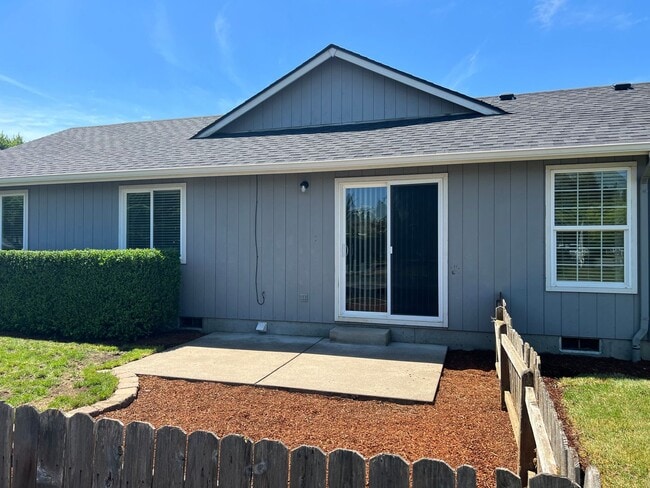 Building Photo - Newly updated 3-bedroom, 2-bathroom duplex with a garage!