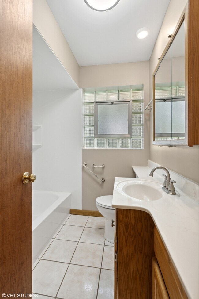 Building Photo - 724 Barnsdale Rd