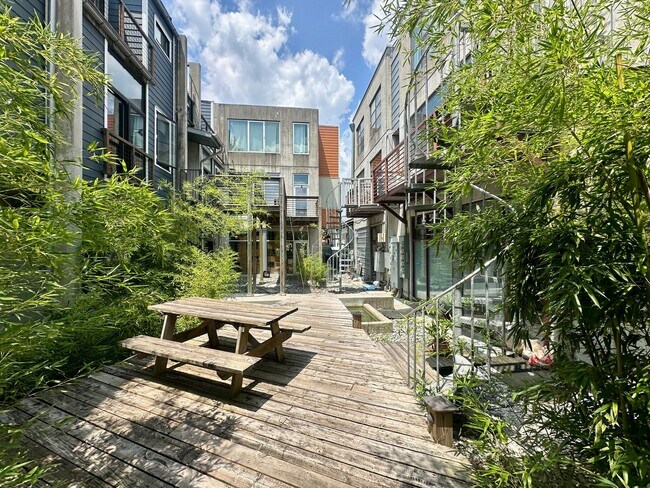 Building Photo - 2 Bed | 1.5 Bath | Starland