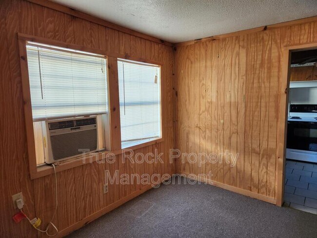 Building Photo - 311 S Cash