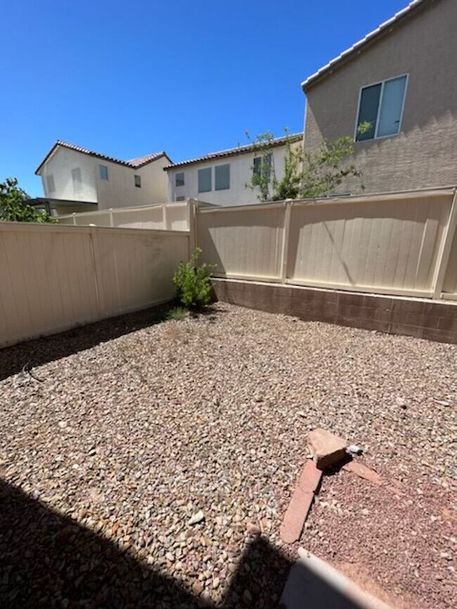 Building Photo - 5 Bedroom Located in 89139!
