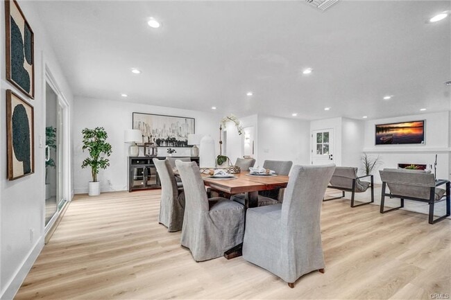 Building Photo - 2842 E Virginia Ave