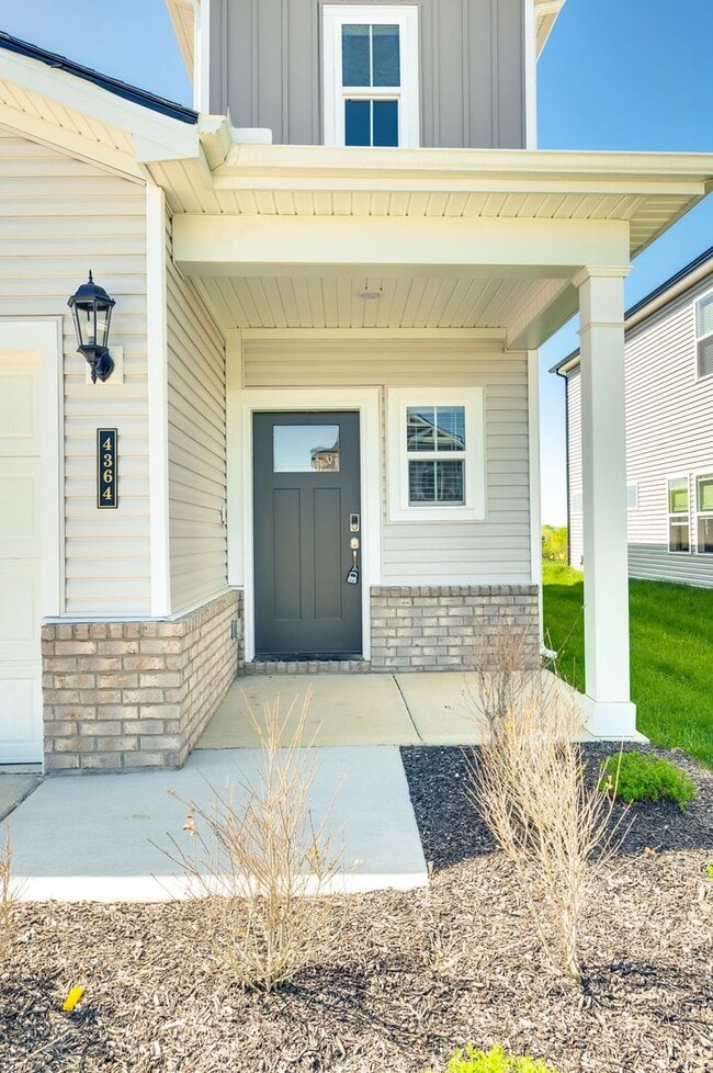 Building Photo - Awesome energy-efficient 4BE/2.5BA home in...