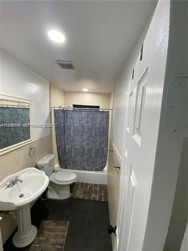 Building Photo - 8531 SW 16th Terrace