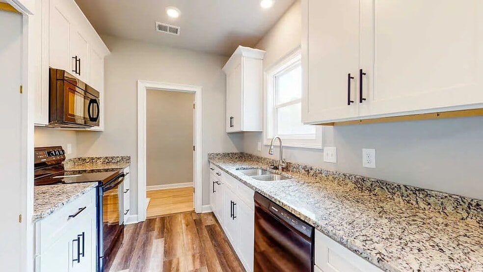 Kitchen/Laundry - 1512 Williamson Rd