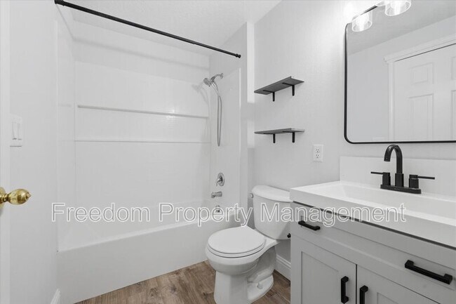 Building Photo - 1020 Aspen Grove St